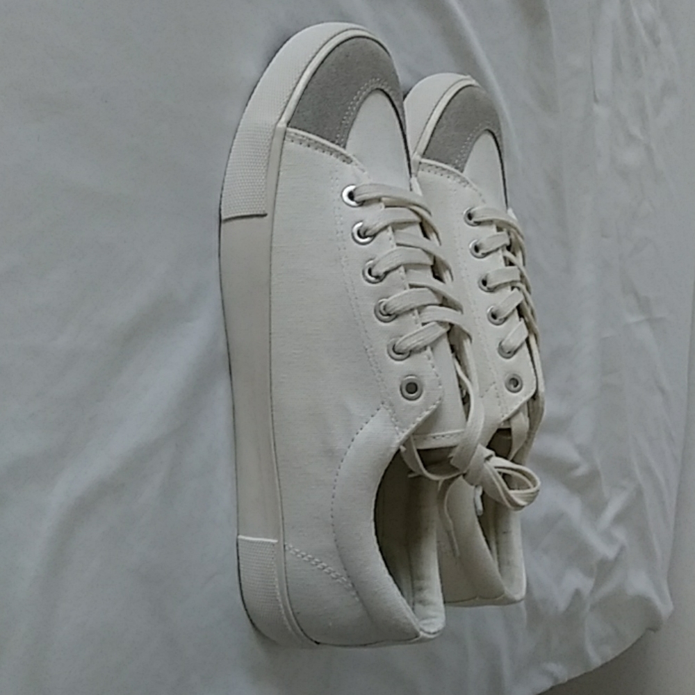 White sneakers men